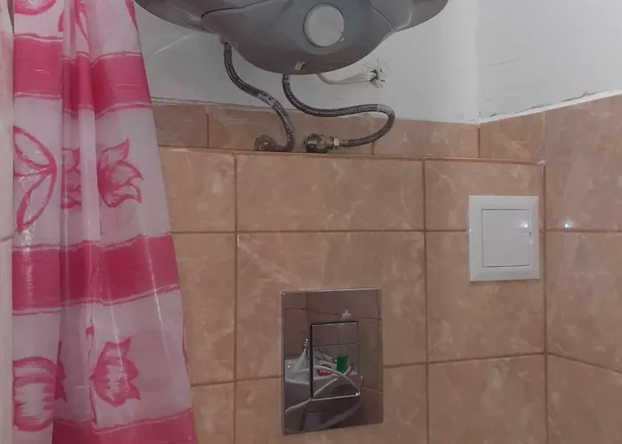 самостоятелна малка